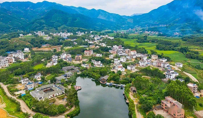 贺州市八步区莲塘镇炭冲村