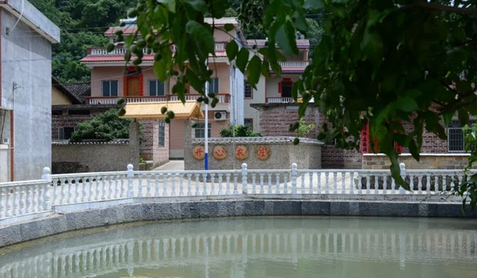 贺州市钟山县清塘镇东平村